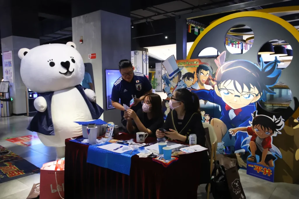 白熊のマスコットが参加したイベントブース