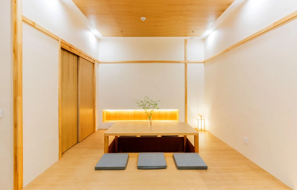 A tatami room at Shirokuma Gijuku